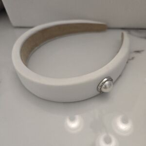 🔥Elegant White Headband with Pearl Accent🔥